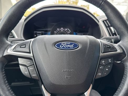 Used 2022 Ford Edge SEL image 25