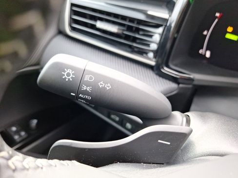 Used 2025 Toyota Camry SE image 23