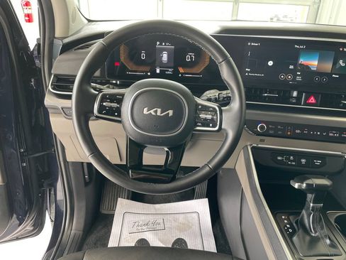 Used 2026 Kia Carnival FWD image 12