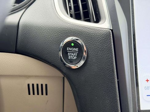 Used 2022 Ford Edge Titanium image 9