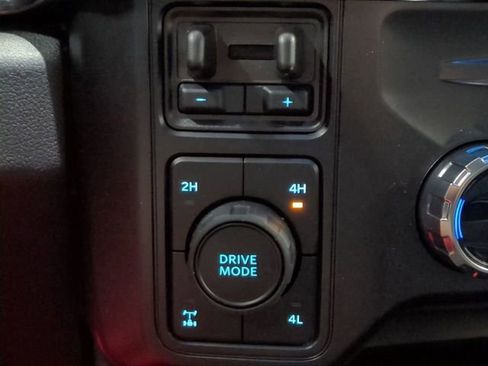 New 2026 Ford F250 Lariat w/ Black Appearance Package image 25