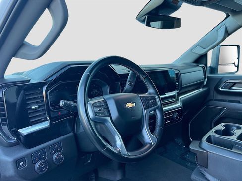 Used 2024 Chevrolet Silverado 2500 LT image 9