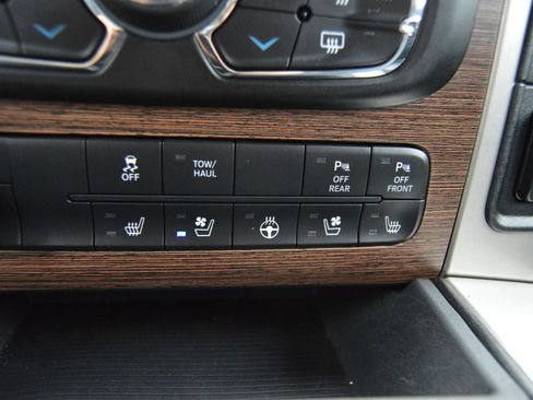 Used 2018 RAM 1500 Laramie w/ Convenience Group image 18