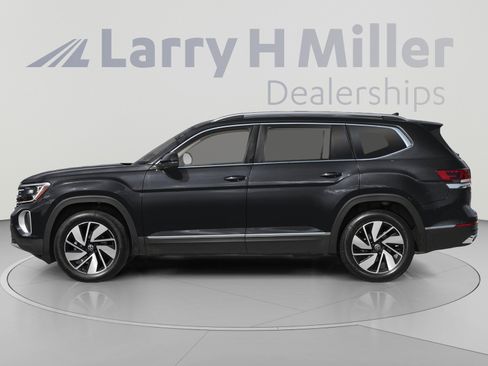 Used 2025 Volkswagen Atlas SEL AWD/4WD image 3