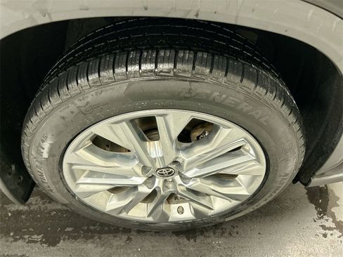 Used 2023 Toyota Highlander Limited image 8