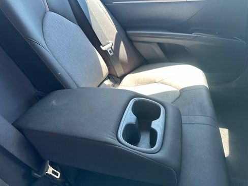 Used 2018 Toyota Camry LE FWD image 29