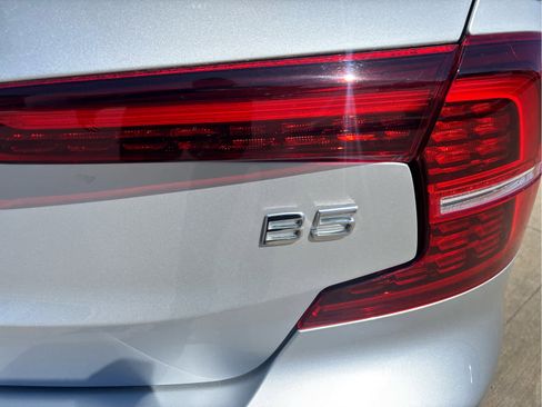 Used 2022 Volvo S60 B5 Momentum FWD image 6