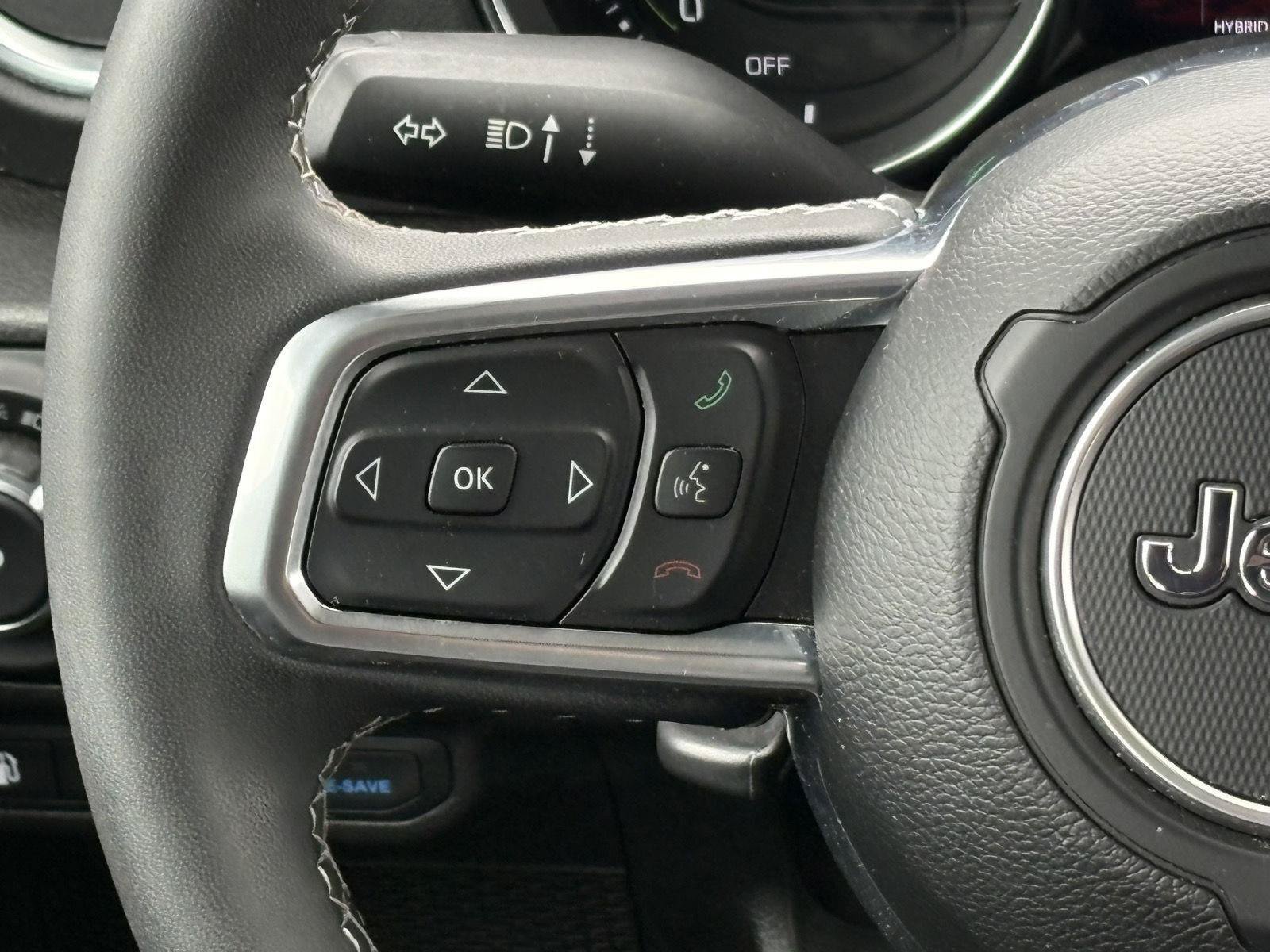 Used 2023 Jeep Wrangler Unlimited Sahara AWD/4WD image 7