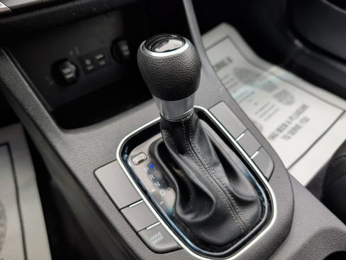 Used 2019 Hyundai Elantra GT FWD image 16