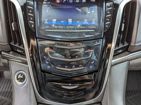 Used 2020 Cadillac Escalade Platinum AWD/4WD image 24