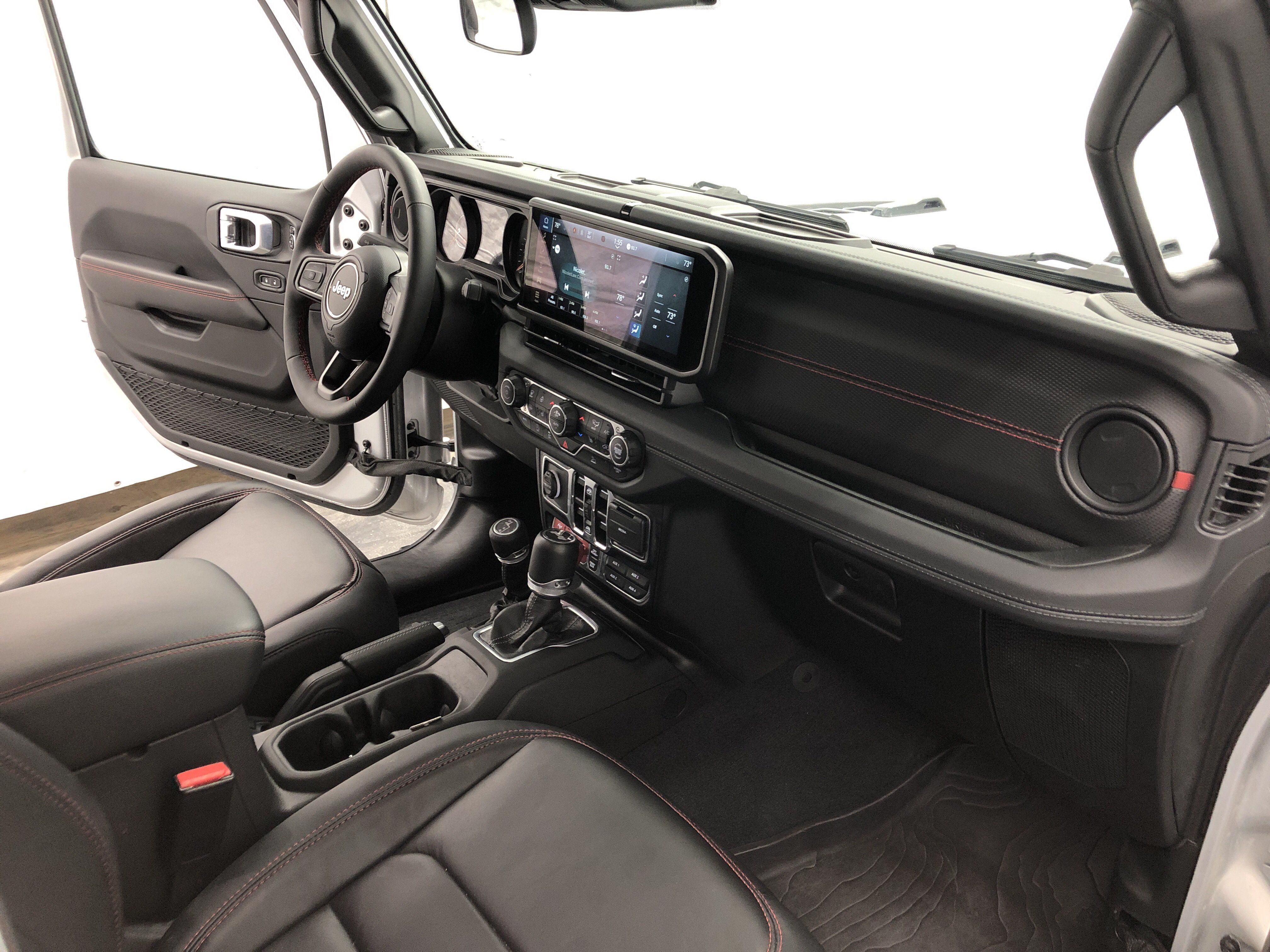 Certified 2024 Jeep Wrangler Unlimited Rubicon w/ Convenience Group AWD/4WD image 16