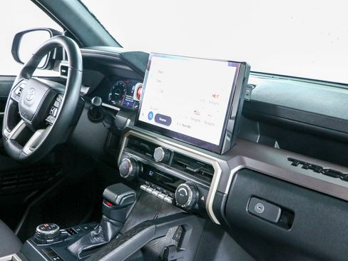 Used 2025 Toyota Tacoma TRD Off-Road AWD/4WD image 25