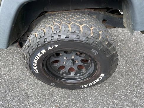 Used 2015 Jeep Wrangler Unlimited Rubicon w/ Connectivity Group AWD/4WD image 9