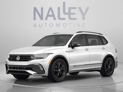 Used 2023 Volkswagen Tiguan SE w/ Panoramic Sunroof Package