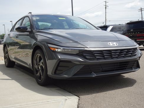 New 2026 Hyundai Elantra Sport FWD image 6