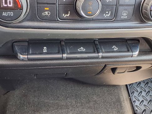 Used 2018 Chevrolet Silverado 1500 LT w/ All Star Edition AWD/4WD image 23