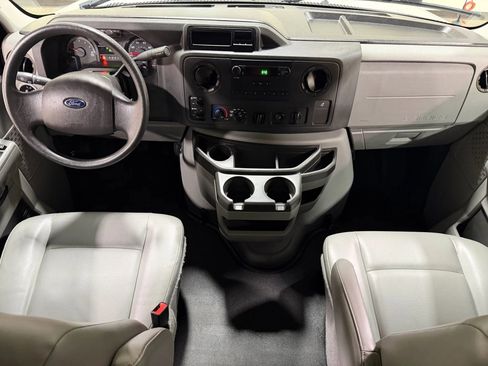 Used 2014 Ford E-250 and Econoline 250 Extended w/ Power Group image 59
