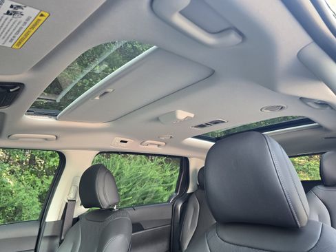 New 2027 Kia Carnival SX w/ Dark Edition Package FWD image 12