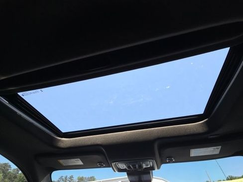 Used 2025 Chevrolet Silverado 1500 ZR2 w/ Technology Package AWD/4WD image 43