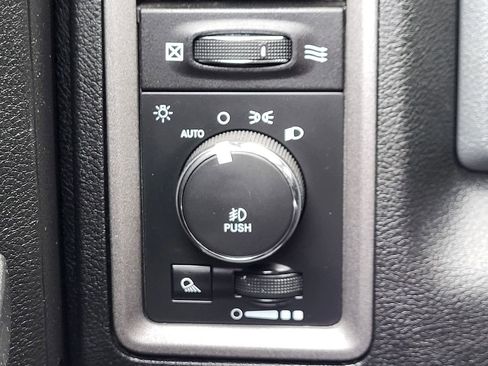 Used 2014 RAM 1500 Express AWD/4WD image 25