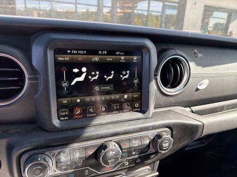 Used 2023 Jeep Wrangler Unlimited Sahara w/ Cold Weather Group AWD/4WD image 18