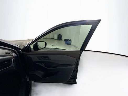 Used 2023 Nissan Rogue S image 31