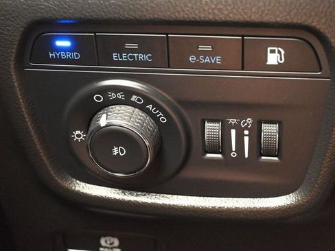 Used 2022 Jeep Grand Cherokee Limited 4xe w/ Luxury Tech Group II AWD/4WD image 23