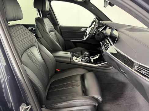Used 2021 BMW X7 M50i w/ Dynamic Handling Package AWD/4WD image 25