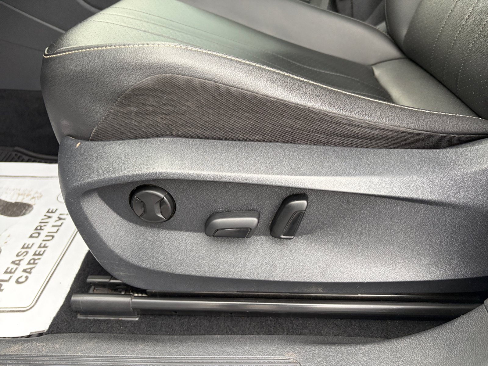 Used 2022 Volkswagen Tiguan SE AWD/4WD image 14