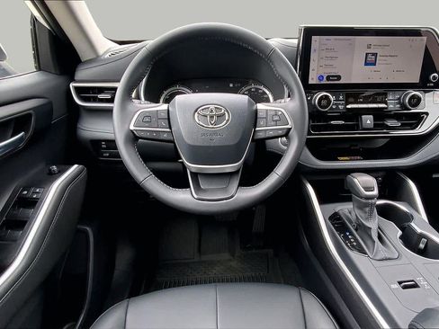 Used 2026 Toyota Highlander XLE AWD/4WD image 6