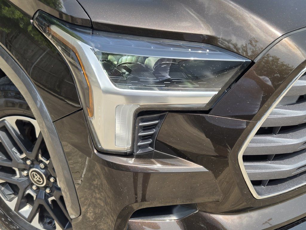 Used 2023 Toyota Sequoia Limited AWD/4WD image 10