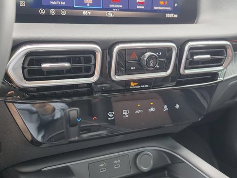 New 2026 Nissan Sentra SR w/ Floor Mat Package FWD image 18