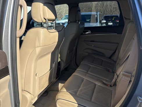 Used 2017 Jeep Grand Cherokee Overland w/ Jeep Active Safety Group image 17