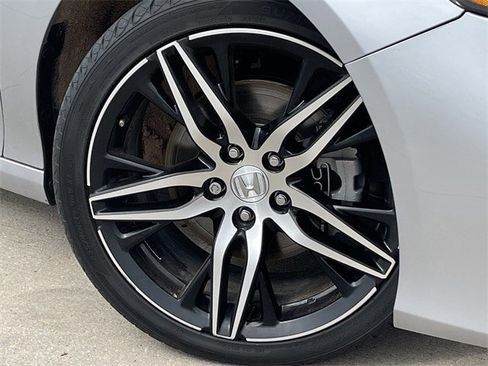 Certified 2022 Honda Accord Touring image 9