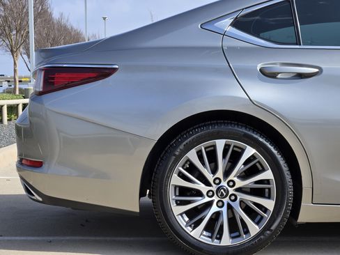 Used 2019 Lexus ES 350 w/ Premium Package image 5