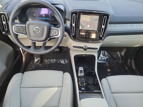 New 2026 Volvo XC40 B5 Ultra w/ Climate Package image 18