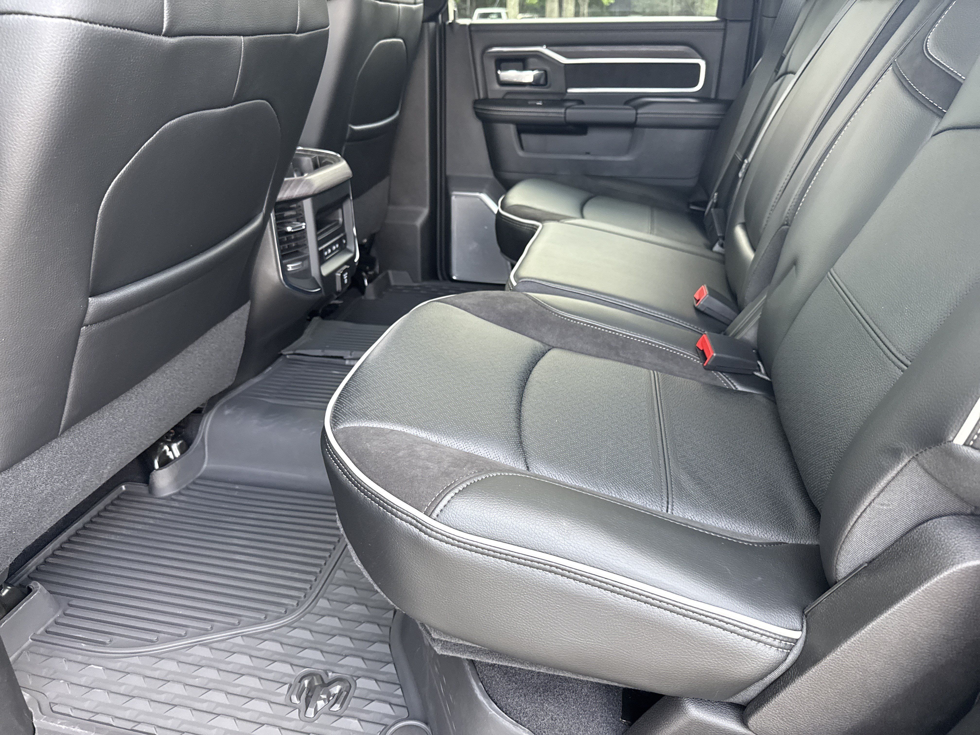 New 2026 RAM 3500 Laramie AWD/4WD image 21