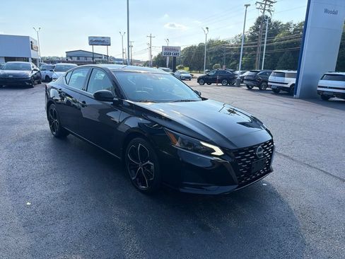 Used 2023 Nissan Altima 2.5 SR FWD image 3