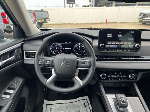 Used 2023 Mitsubishi Outlander SEL image 28