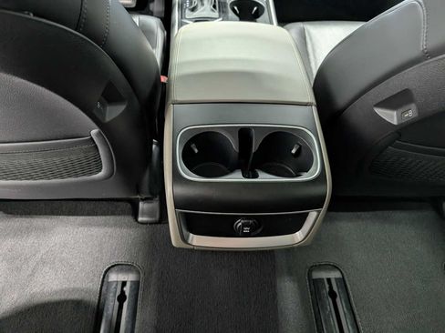 Used 2025 Kia Carnival FWD image 20