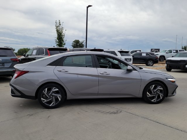 Used 2025 Hyundai Elantra SEL FWD image 6