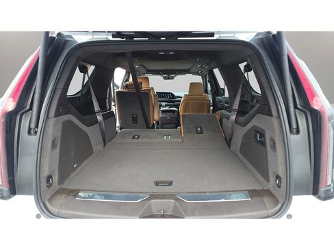 Used 2022 Cadillac Escalade ESV Premium Luxury image 28