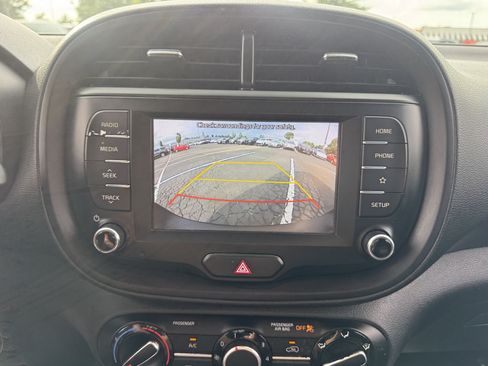 Used 2020 Kia Soul LX FWD image 3
