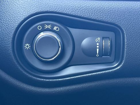 Used 2023 Jeep Renegade Latitude image 33