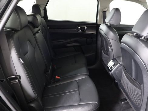 Used 2025 Kia Sorento S AWD/4WD image 35