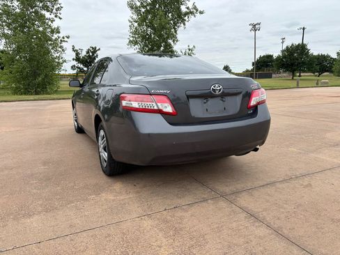 Used 2011 Toyota Camry LE FWD image 7