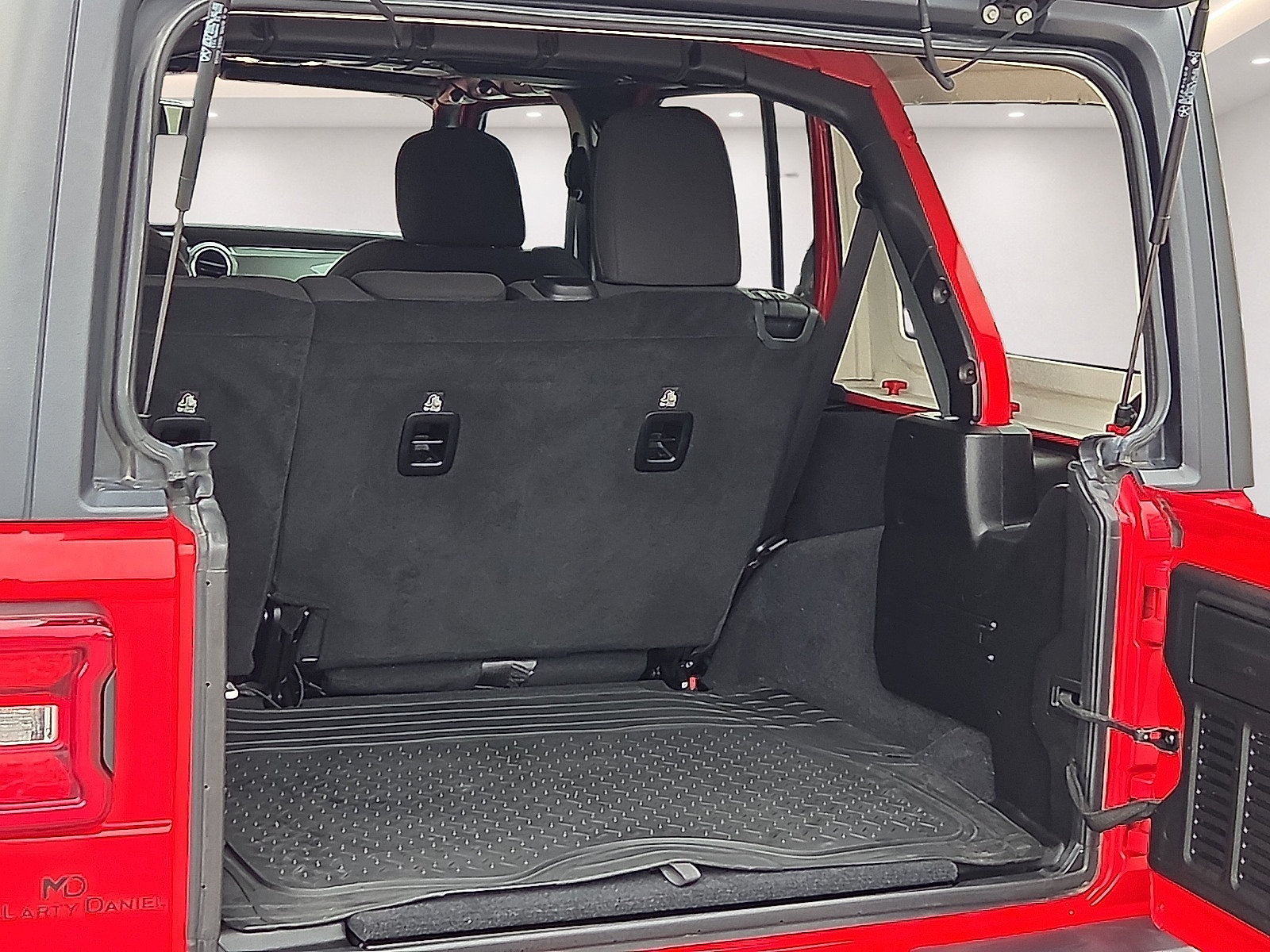Used 2019 Jeep Wrangler Unlimited Sahara w/ Safety Group AWD/4WD image 8