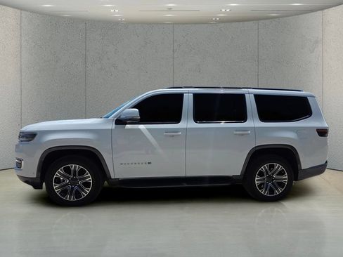 Used 2022 Jeep Wagoneer Series III w/ Flexible Seating Group RWD image 9