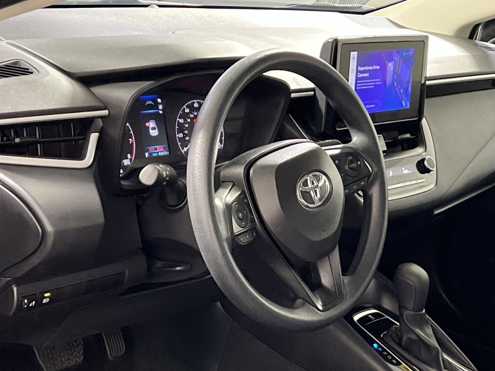 Used 2025 Toyota Corolla LE FWD image 16