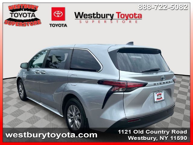 Used 2021 Toyota Sienna XLE FWD image 11